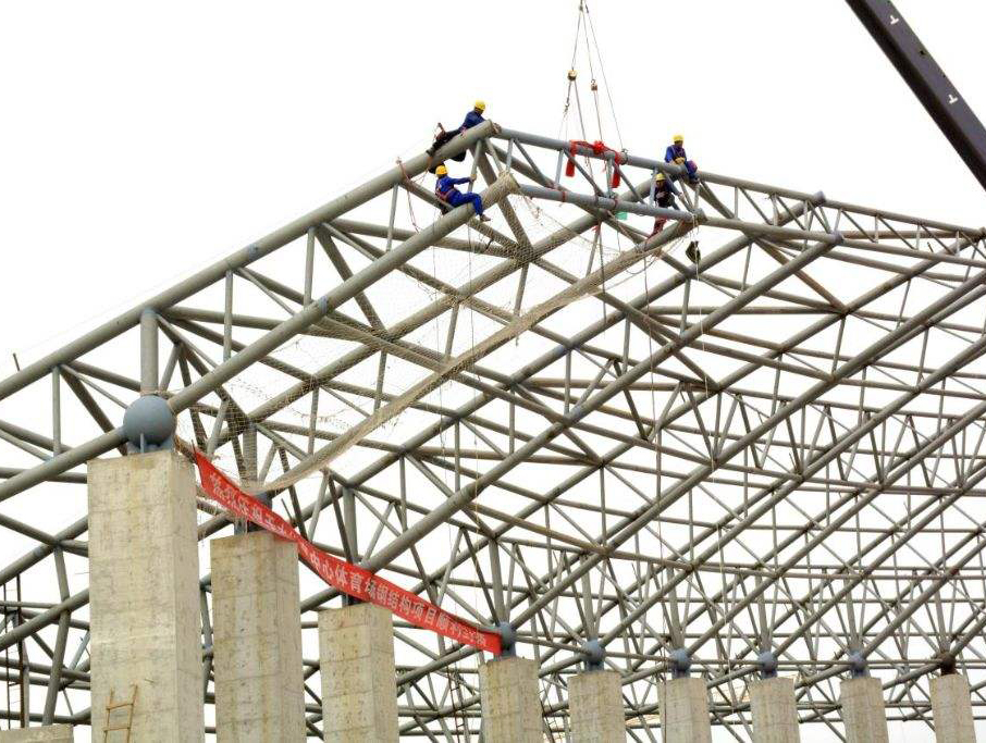 體育場鋼結構罩棚封頂